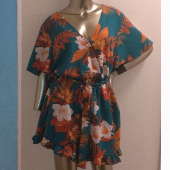 😎 Floral Tropical Romper NEW WITHOUT TAGS